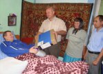 Ноутбук у подарунок від Арсенія Яценюка передали хмельницькі «фронтовики» інваліду в село Олексіївка